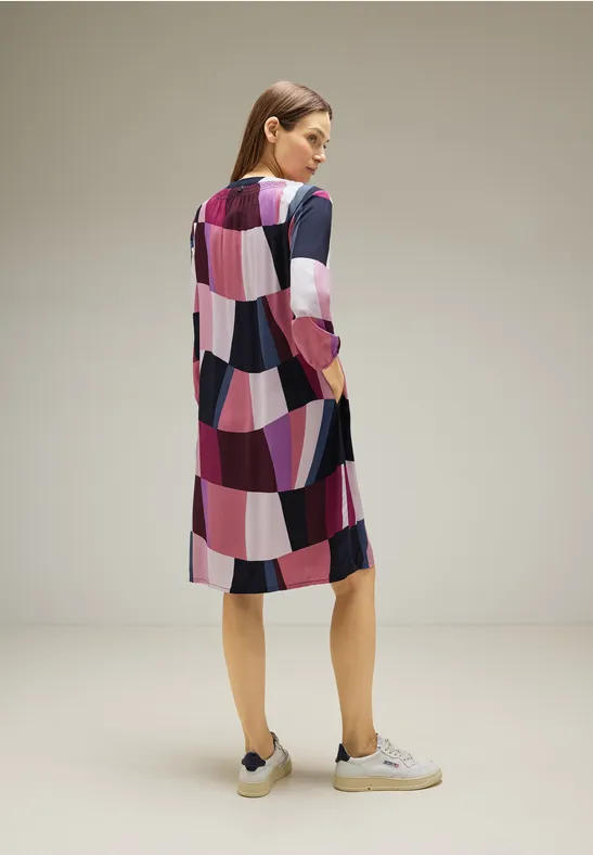 Printkleid mit Smokdetails legend rose