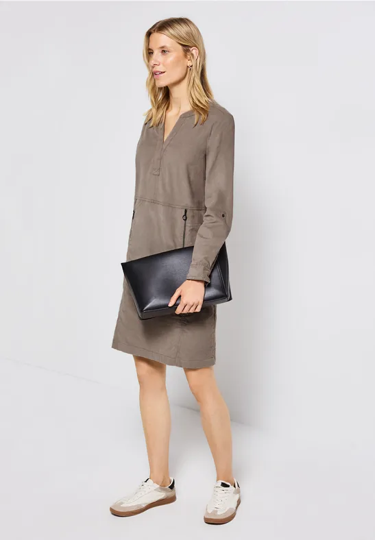 Corduroy jurk met gespleten hals bark brown