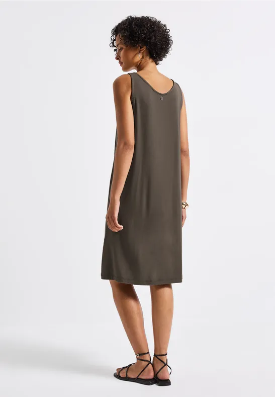 Jurk met knoopdetail nomad brown