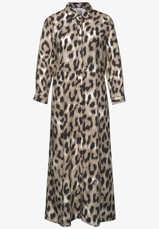 Langes Hemdblusenkleid mit Leopardenmuster, Knopfleiste und Taillengürtel.