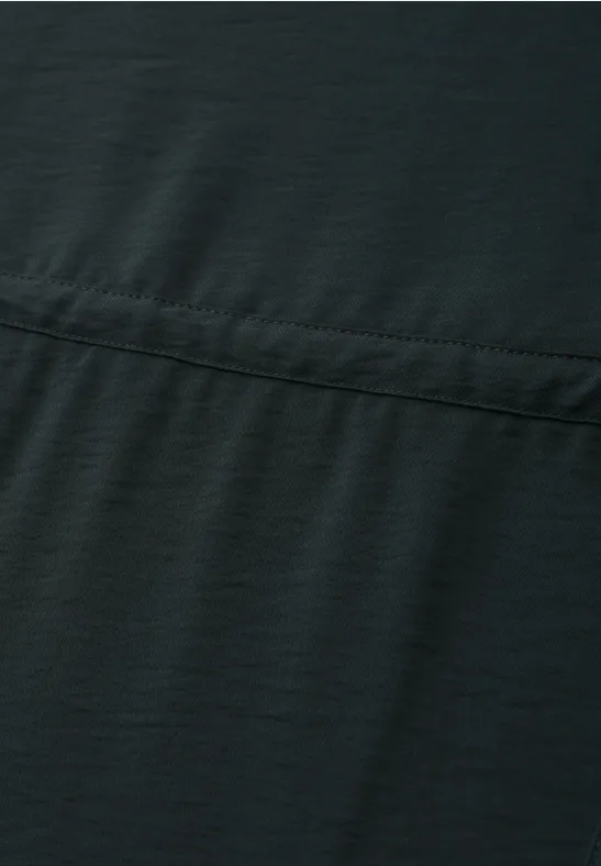 Close-up van donkere stof met een horizontale naad