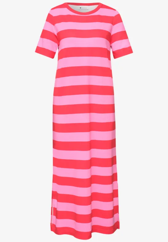 Langes T-Shirt-Kleid mit rosa und roten Querstreifen und kurzen Ärmeln.