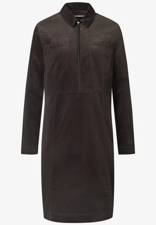Dunkelbraunes Cordkleid mit langen Ärmeln und Reißverschluss vorn, gerader Schnitt.