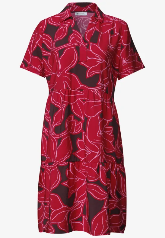 Rode jurk met korte mouwen, losse pasvorm en zwart bladmotief voor een opvallende look.