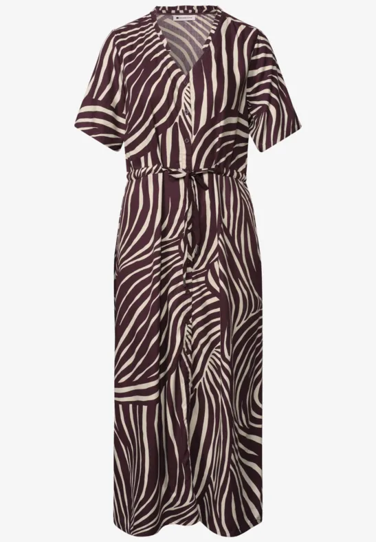 Lange overhemdbloesjurk met korte mouwen, ceintuur in taille en bruin-wit zebraprint.