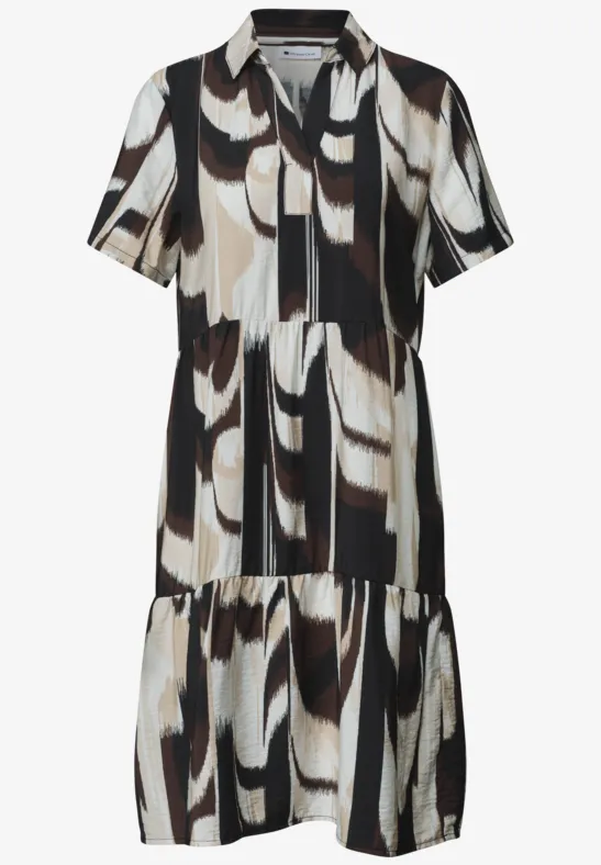 Kurzärmeliges, knielanges Hemdkleid mit abstraktem Schwarz-Weiß-Beige-Print.