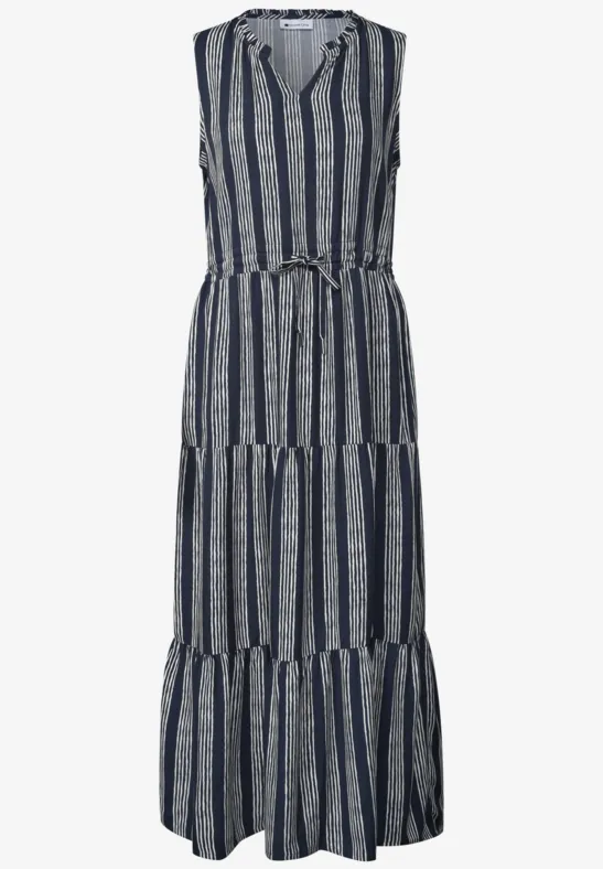 Ärmelloses, knöchellanges Kleid mit V-Ausschnitt, blauen und weißen Streifen und Taillengürtel.