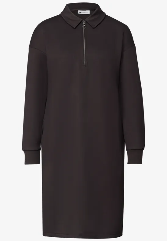 Schwarzes, langärmliges Polokleid mit Reißverschluss am Kragen und Rippbündchen.
