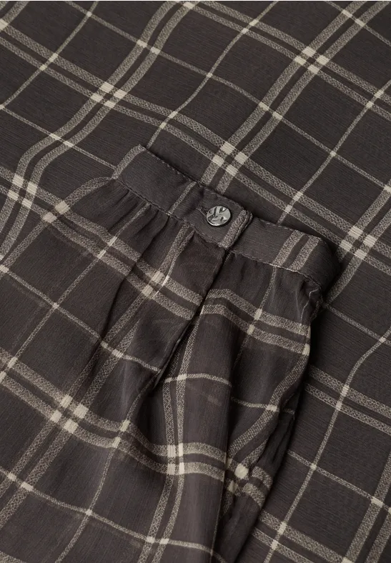 Chemise marron à carreaux avec bouton et manchette