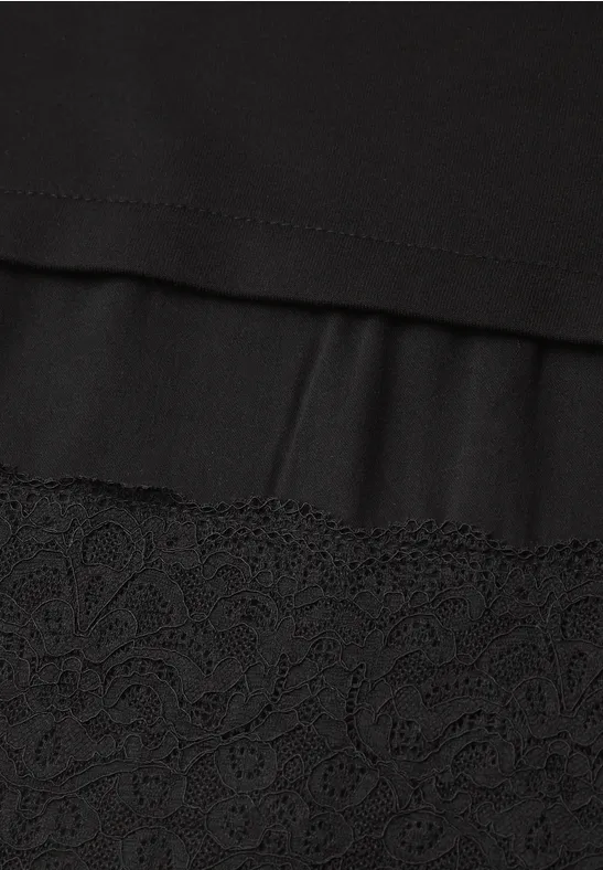 Tissu noir orné de dentelle