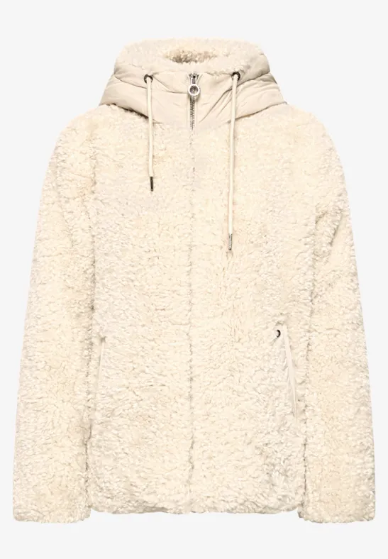 Crèmekleurig teddy-fleece jack met capuchon, ritszakken en een zachte, pluizige uitstraling.