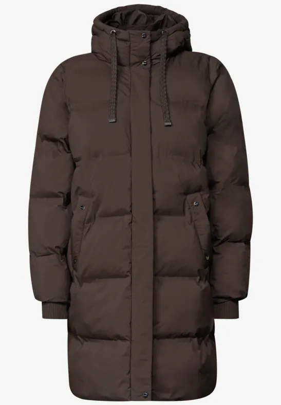 Manteau matelassé long marron foncé avec capuche, poches latérales et bords-côtes.