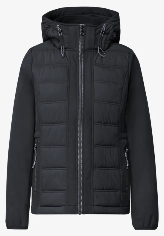 Veste noire à capuche, avant matelassé et manches softshell.