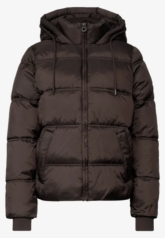 Schwarze gesteppte Winterjacke mit Kapuze, Reißverschluss und seitlichen Taschen.