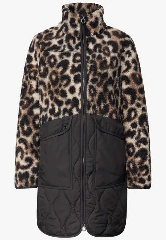 Manteau oversize imprimé léopard en haut et partie inférieure matelassée noire, fermeture zippée.