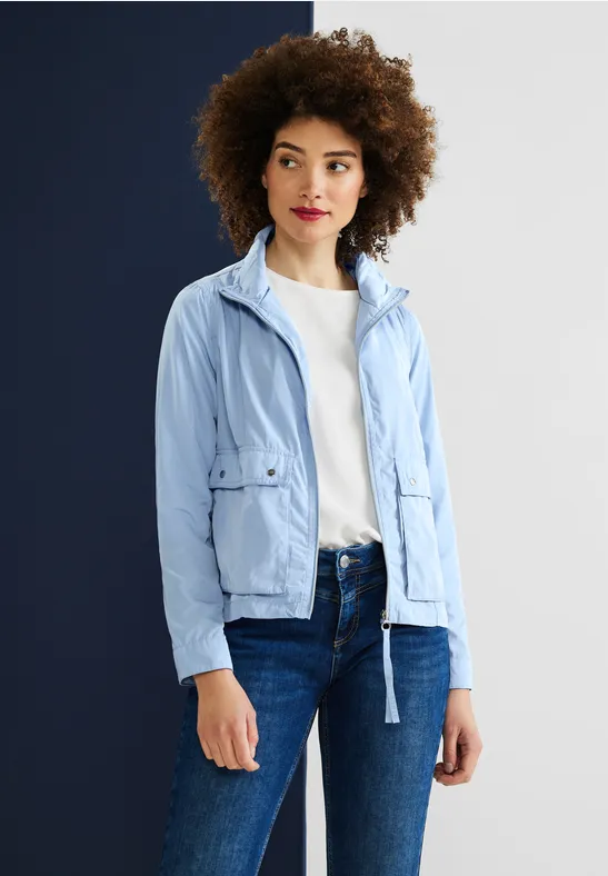 Moderner Windbreaker happy blue