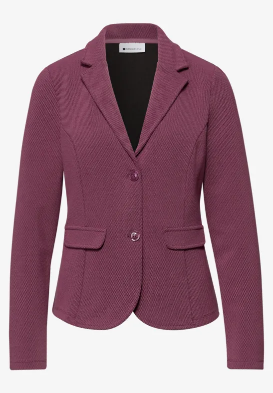 Elegant getailleerd damesblazer in diep paars met reverskraag, twee knopen en klepzakken.