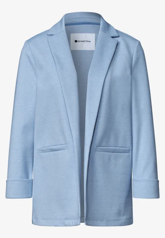 Lichtblauwe blazer met open voorkant, lange mouwen en twee paspelzakken.
