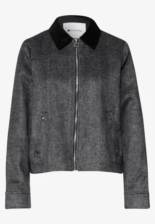 Graue Jacke mit Reißverschluss, schwarzem Kragen und Seitentaschen.