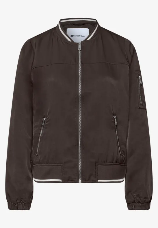 Veste bomber noire épurée avec poches zippées et bords-côtes.