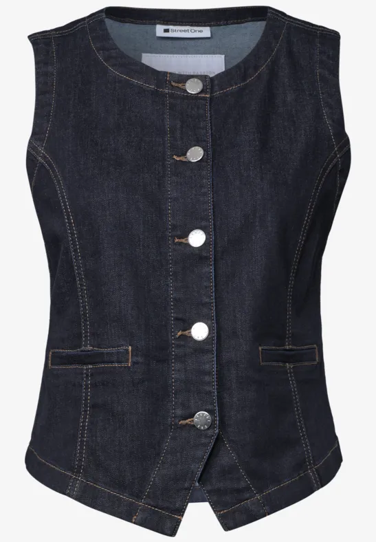 Gilet en jean bleu foncé sans manches, cintré, avec boutons argentés et deux poches.