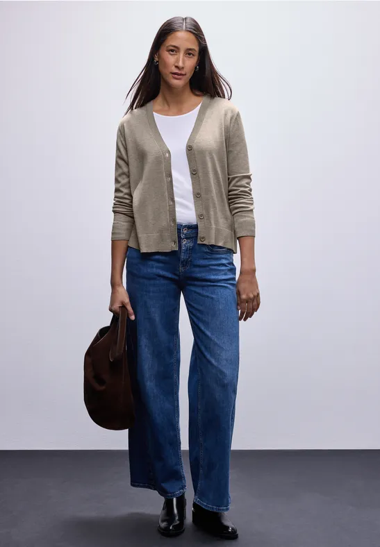 Vest met V-hals mocha dream mel.