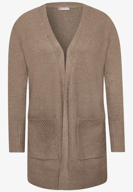 Bruine, opengebreide cardigan met V-hals, lange mouwen en twee opgestikte zakken.