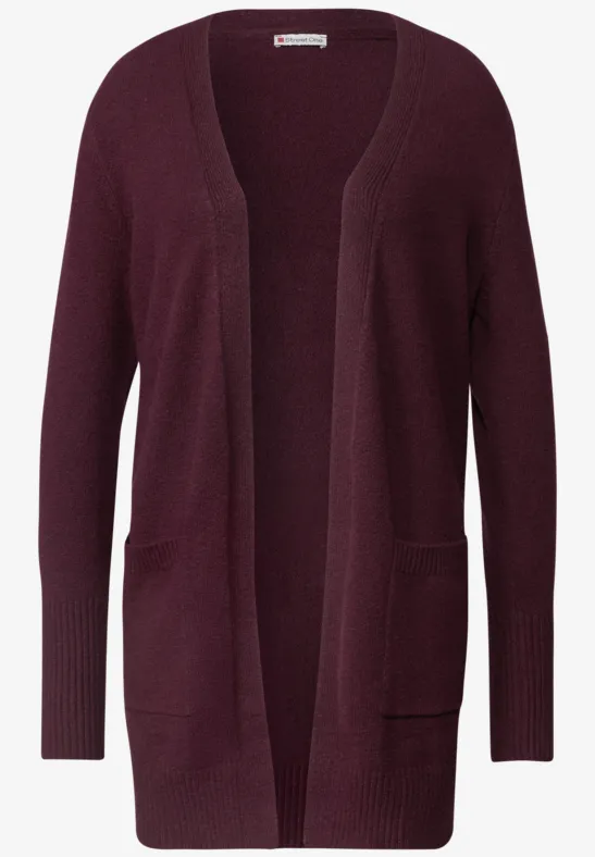 Bordeauxroter, offener Strickcardigan mit langen Ärmeln und aufgesetzten Taschen.