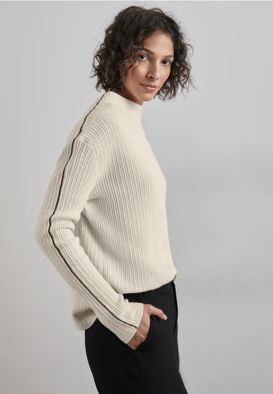 Pull avec détail contrasté cream white melange