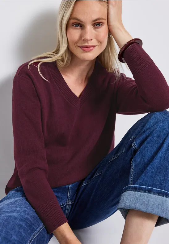 V-Neck Pullover wildberry red