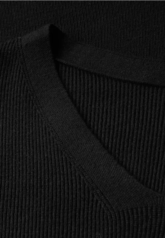 Basic V-Neck Pullover Black