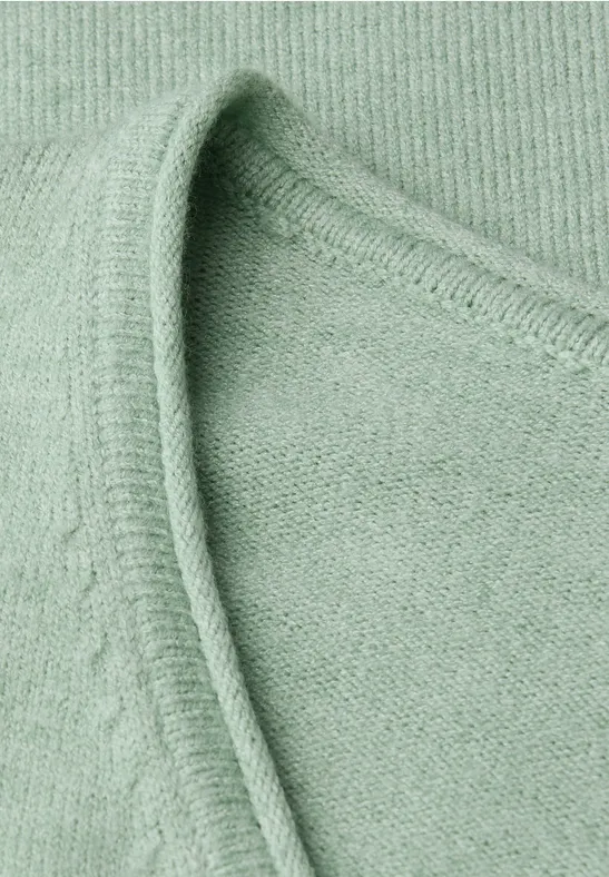 Gezellige trui met V-hals serene green mel.