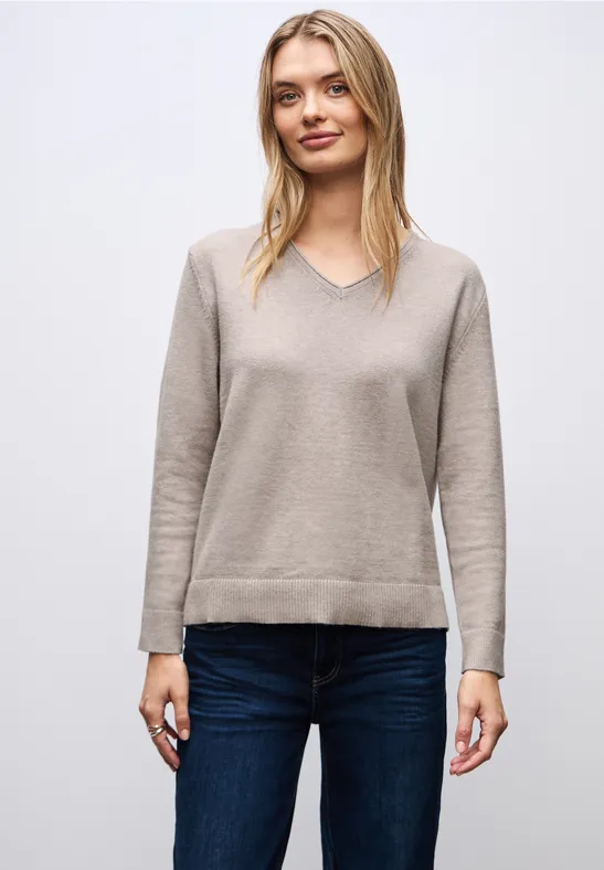 Gezellige trui met V-hals sandstone mocha mel.