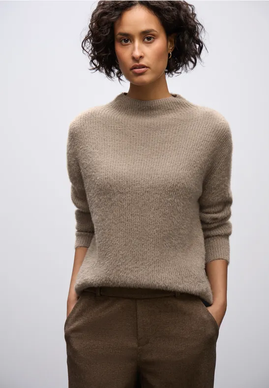 Pull en fil de plume mocha glow