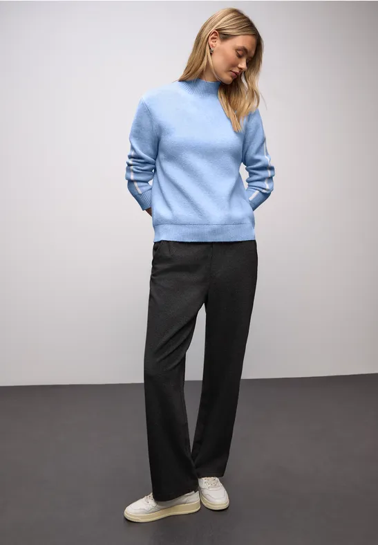 Pull avec détails de bande frosted blue mel.