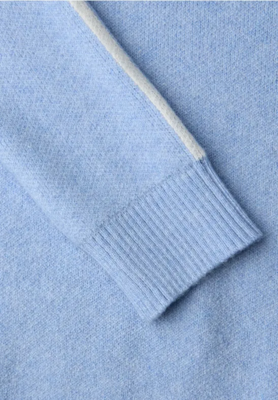 Pull avec détails de bande frosted blue mel.