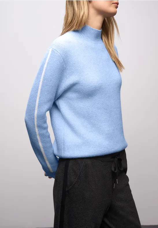 Pull avec détails de bande frosted blue mel.