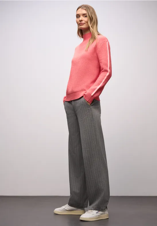 Pull avec détails de bande striking coral mel.