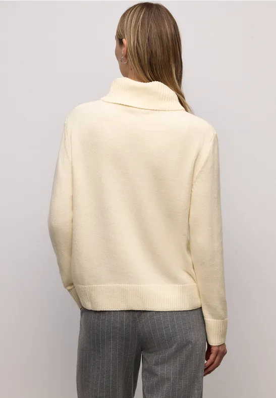 Doux pull à col roulé soft beige