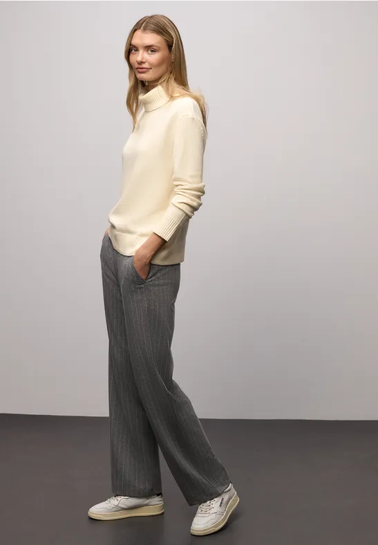 Doux pull à col roulé soft beige