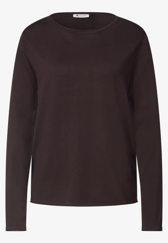 Effen bruin shirt met lange mouwen en ronde hals, eenvoudig en tijdloos ontwerp.