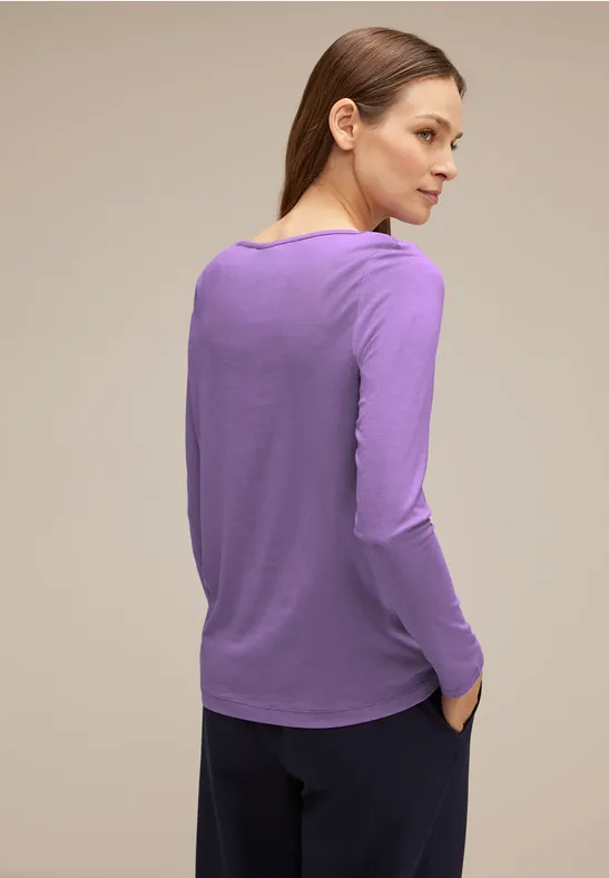 Shirt mit U-Boot-Ausschnitt lupine lilac