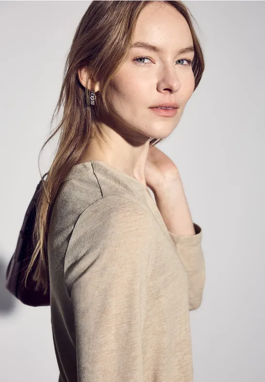Shirt in linnenlook sheer beige mel.