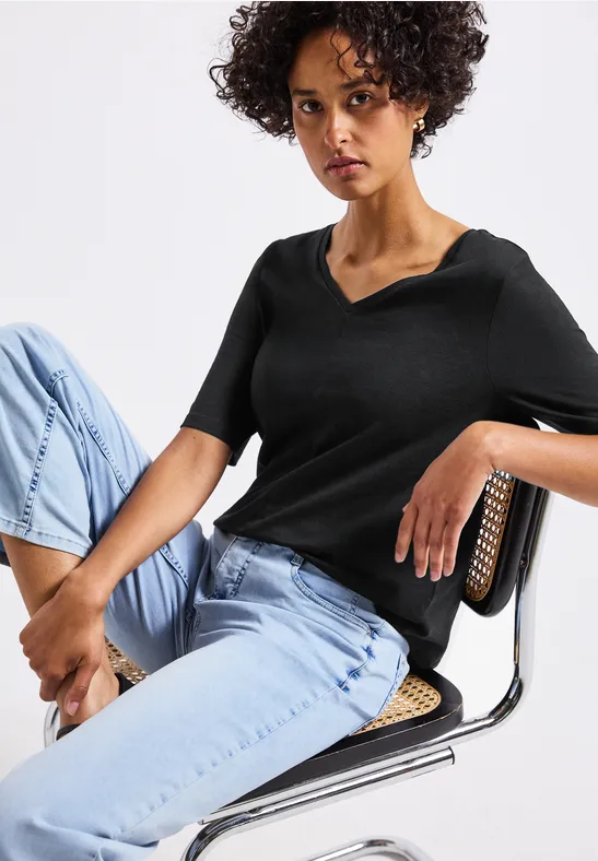 V-Neck T-Shirt Black
