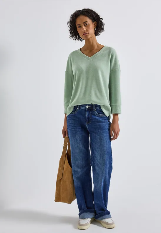 Knus shirt met V-hals serene green