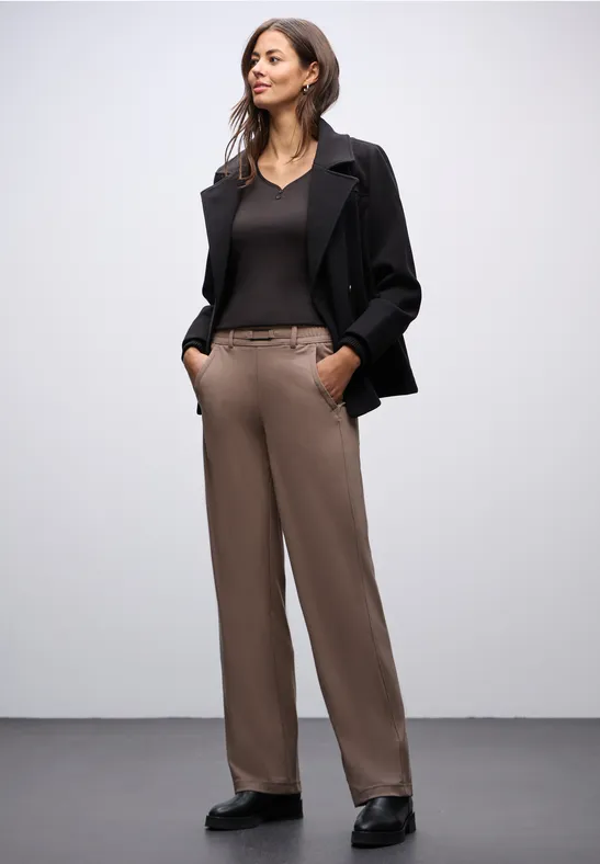 Top avec détail de boutons darkest brown