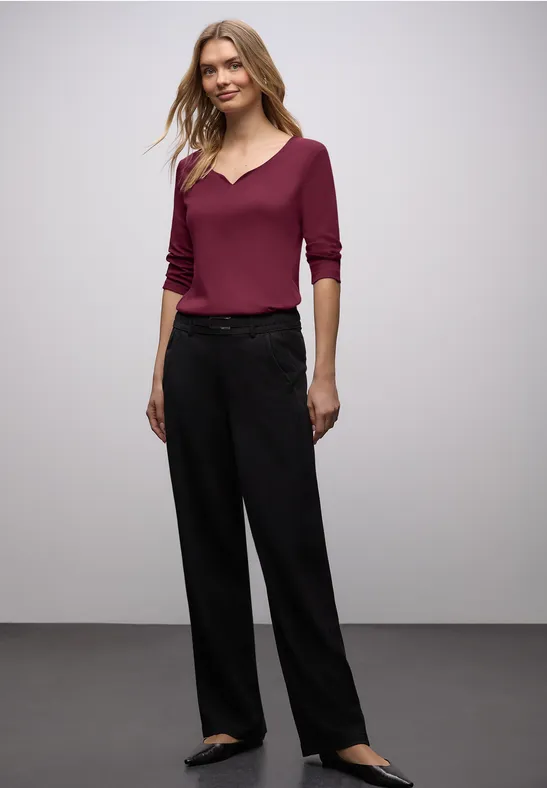 T-shirt avec encolure en cœur truffle red