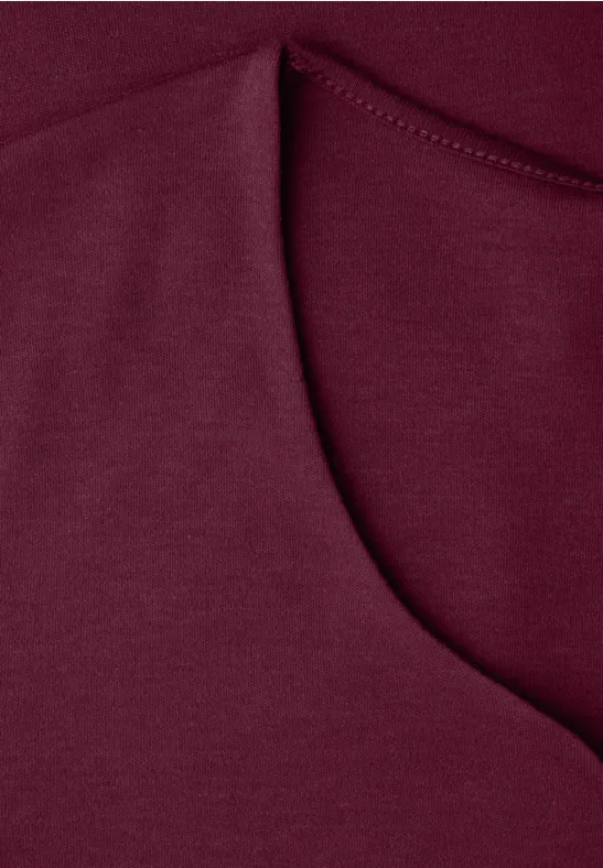 T-shirt avec encolure en cœur truffle red