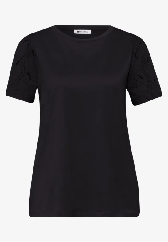 Zwart dames-T-shirt met korte mouwen en fijne opengewerkte details op de mouwen.
