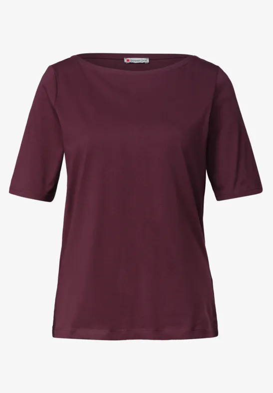 Kort T-shirt in donker bordeauxrood met ronde hals en halflange mouwen.